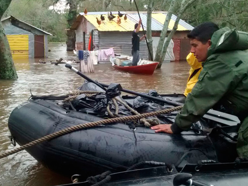 Las aguas bajan, pero sigue complicada la situación en Santa Fe y Entre Ríos