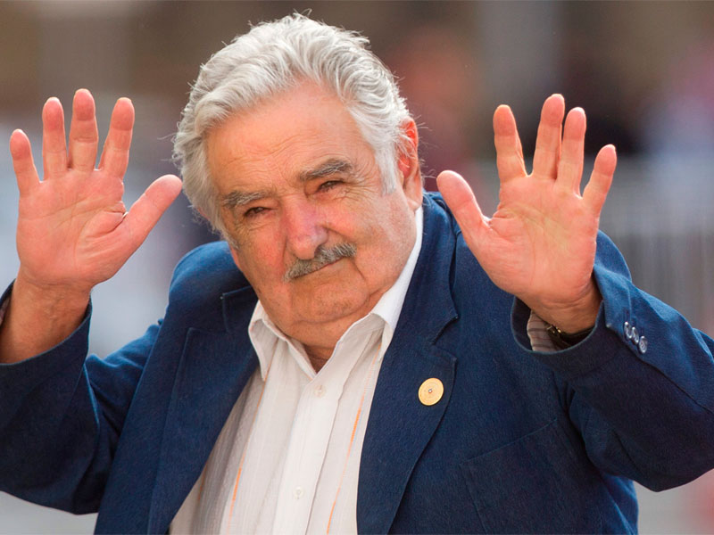 “Lo de Brasil se parece a un golpe”, opinó Mujica