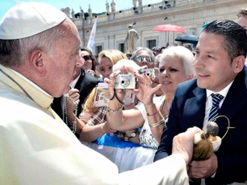 Avalado por el Papa, intendente de Merlo denuncia a su antecesor
