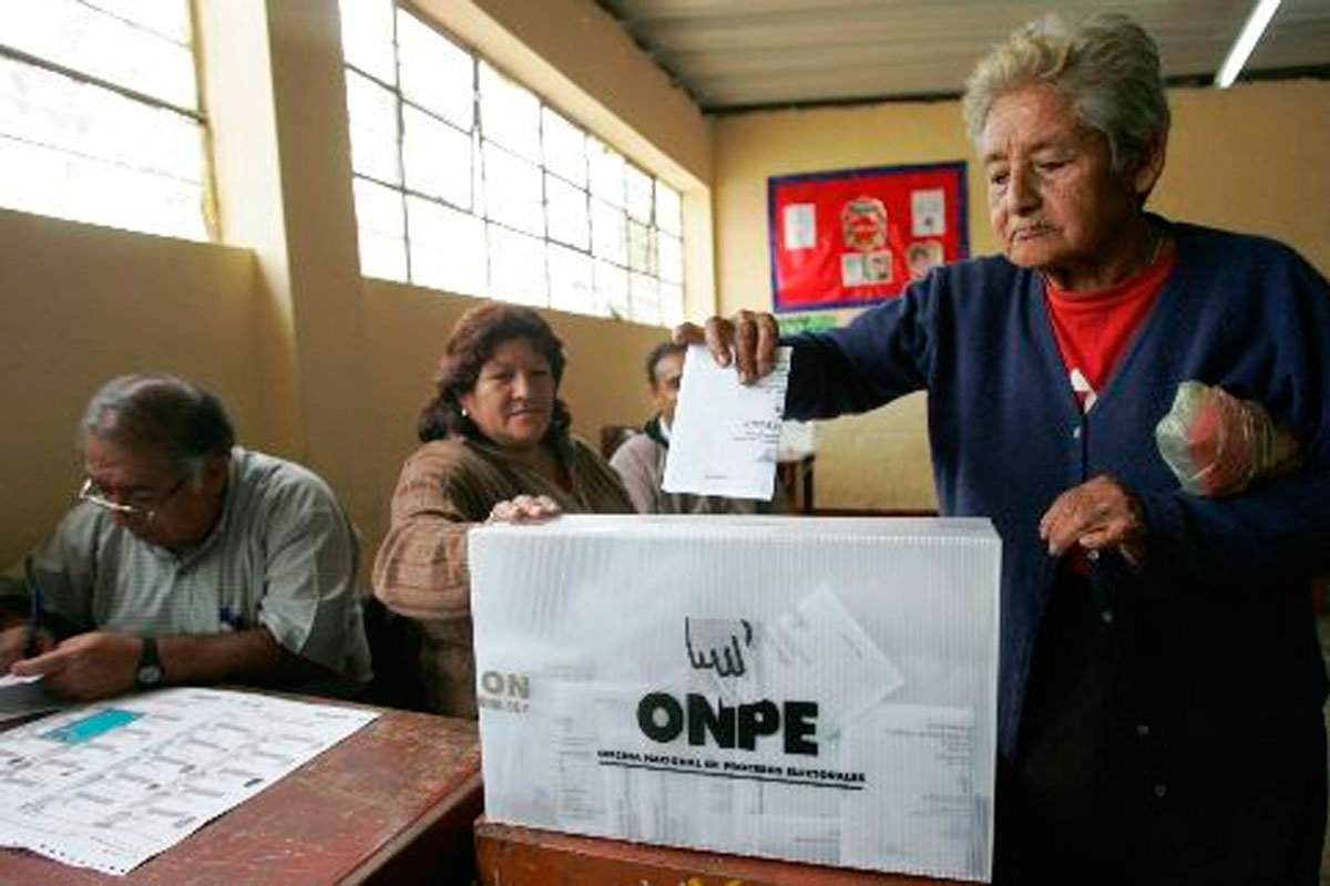 Perú se prepara para votar en las urnas al nuevo presidente