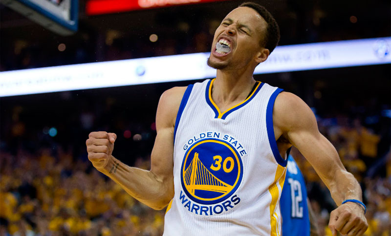 Curry mantiene vivas las esperanzas de Warriors ante Oklahoma