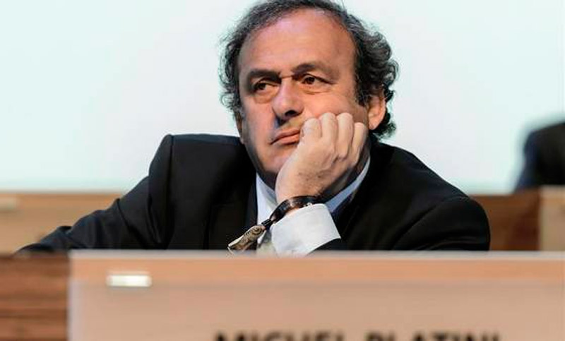 Platini pierde su batalla y dimite como presidente de Uefa