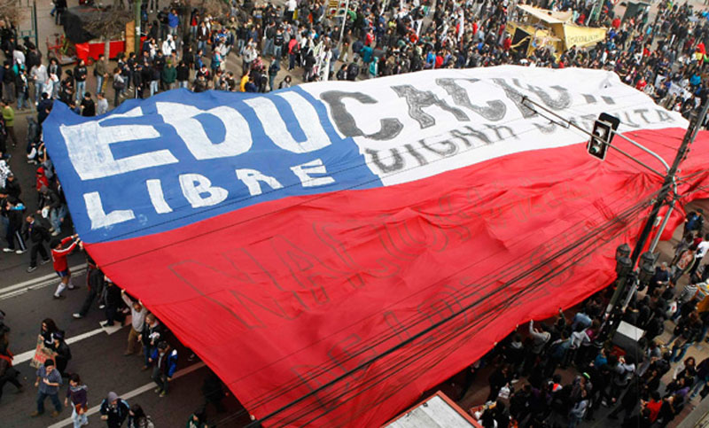 Chile: a 10 años de la histórica movilización reprimieron a estudiantes secundarios
