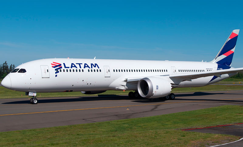 Latam, otra compañía aérea que suspendió indefinidamente sus vuelos a Venezuela
