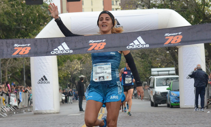 Maratón Adidas: con un toque femenino, Rosario corrió a lo grande