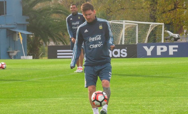 Selección Argentina: Messi hizo fútbol junto a sus compañeros
