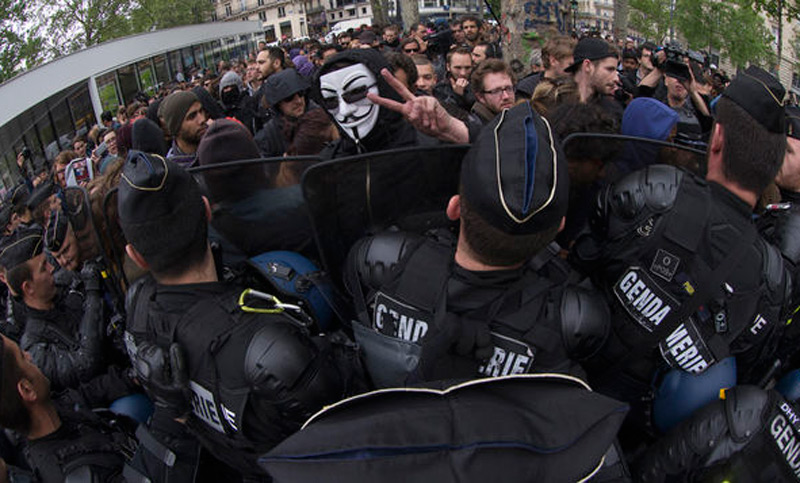 Policías franceses protestan por el odio antipolis en las manifestaciones sociales