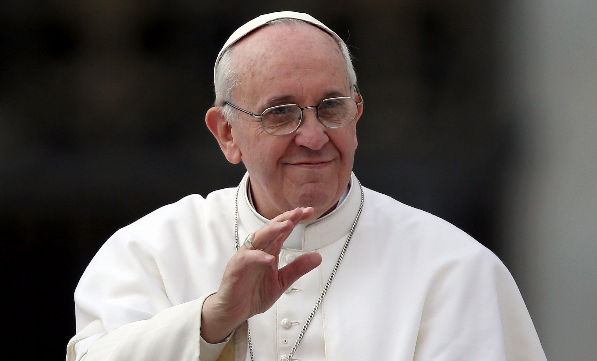 El Papa Francisco lleva a doce refugiados más a Roma