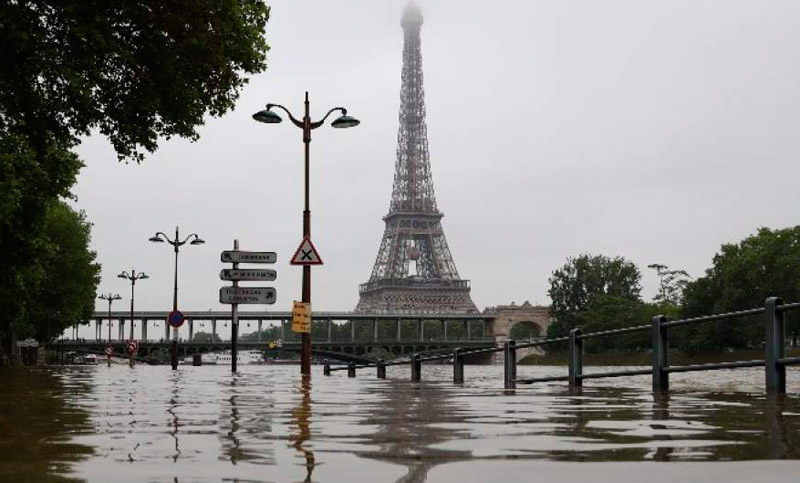 Las lluvias aumentan el nivel del Sena en París y deja muertos en Alemania