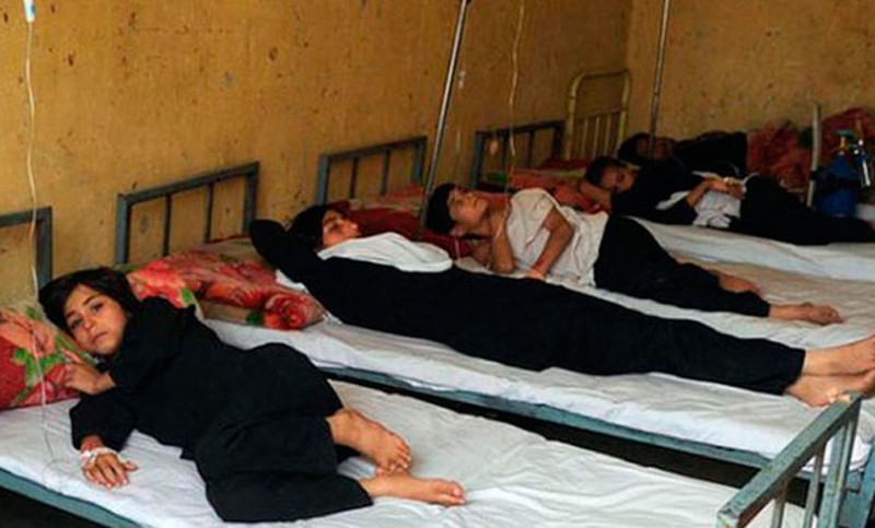 Envenenaron con gas a un centenar de alumnas en Afganistán