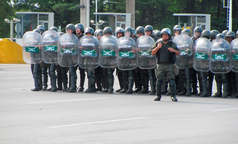 Gendarmería desalojó protesta de trabajadores en Ezeiza