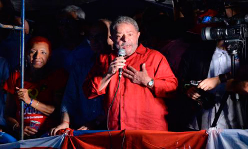«Temer se cree que es Fidel entrando en la Habana», fustigó Lula ante una multitud