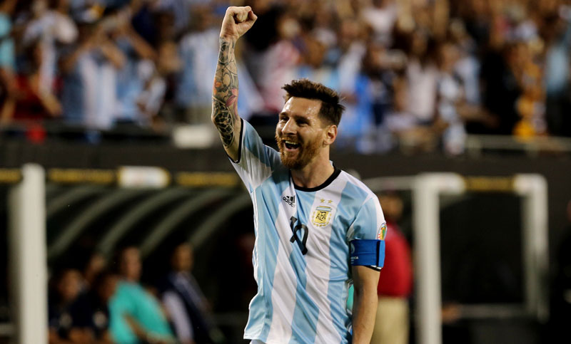 Con una brillante actuación de Lionel Messi, Argentina goleó a Panamá y avanzó a cuartos