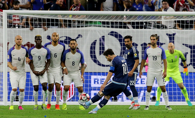 La selección argentina goleó a Estados Unidos y jugará la final de la Copa