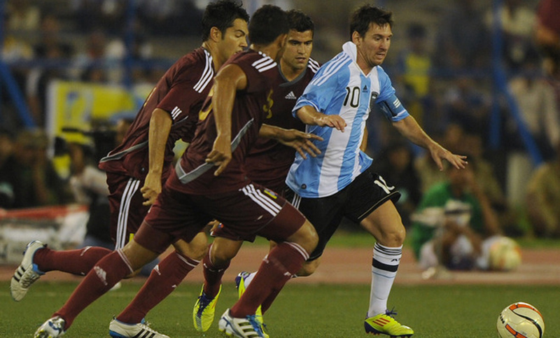 Con Messi de titular, Argentina buscará el pasaje a las semis ante Venezuela