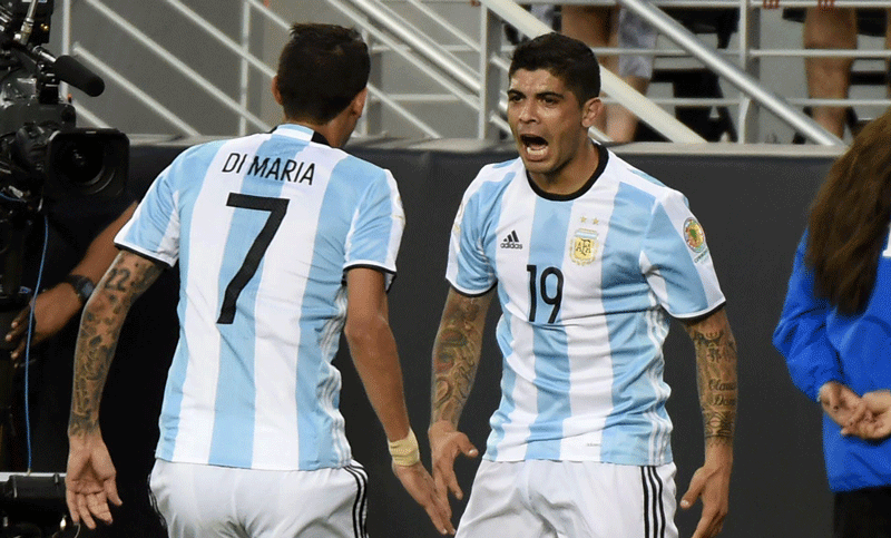 Las determinantes apariciones de Di María y Banega encaminaron el triunfo argentino