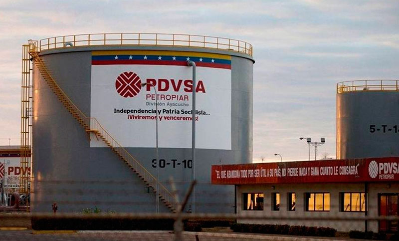 Detienen a dos directivos de petrolera venezolana por contrabando de combustible