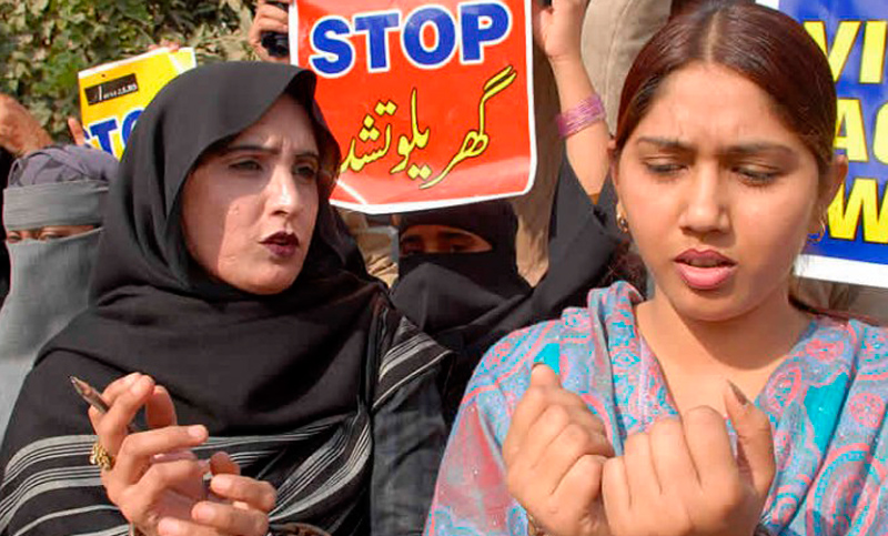 Un paquistaní asesina a su hermana por difundir selfis en  internet