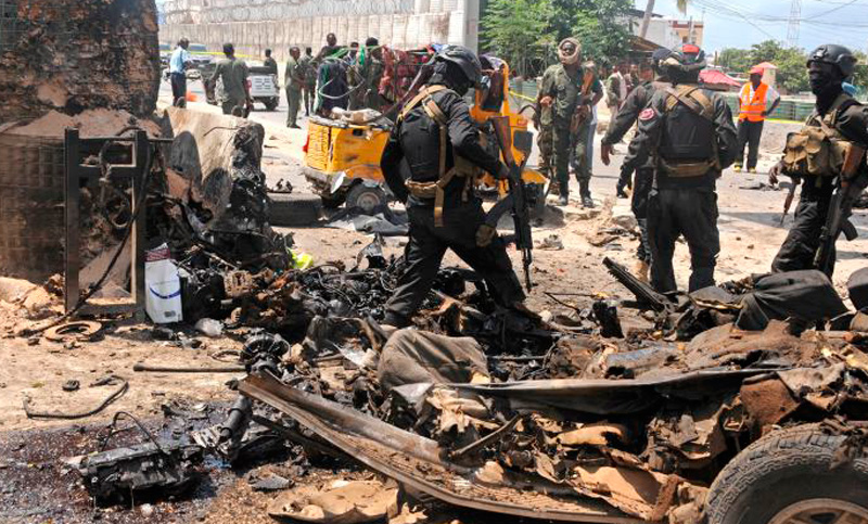 Al menos trece muertos en dos atentados en la capital de Somalia