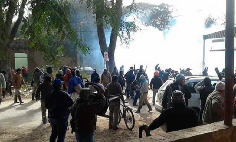Brutal represión en Jujuy en una protesta de los trabajadores del Ingenio Ledesma
