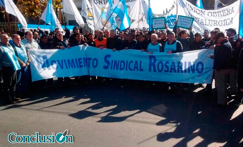 Acindar suspendió a 400 obreros en Villa Constitución y despidió a 30 en Rosario