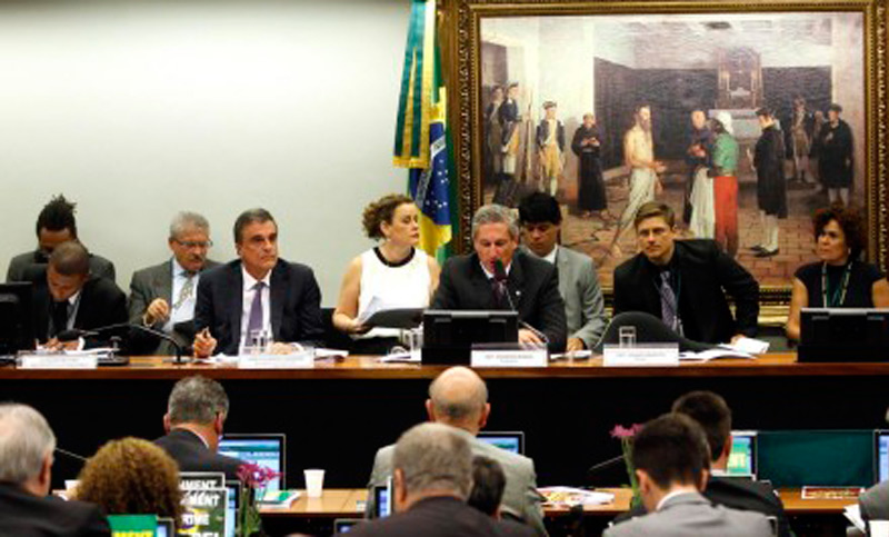 La comisión del Senado aprobó por 14 contra 5 el informe que destituye a Rousseff y lo elevó al plenario