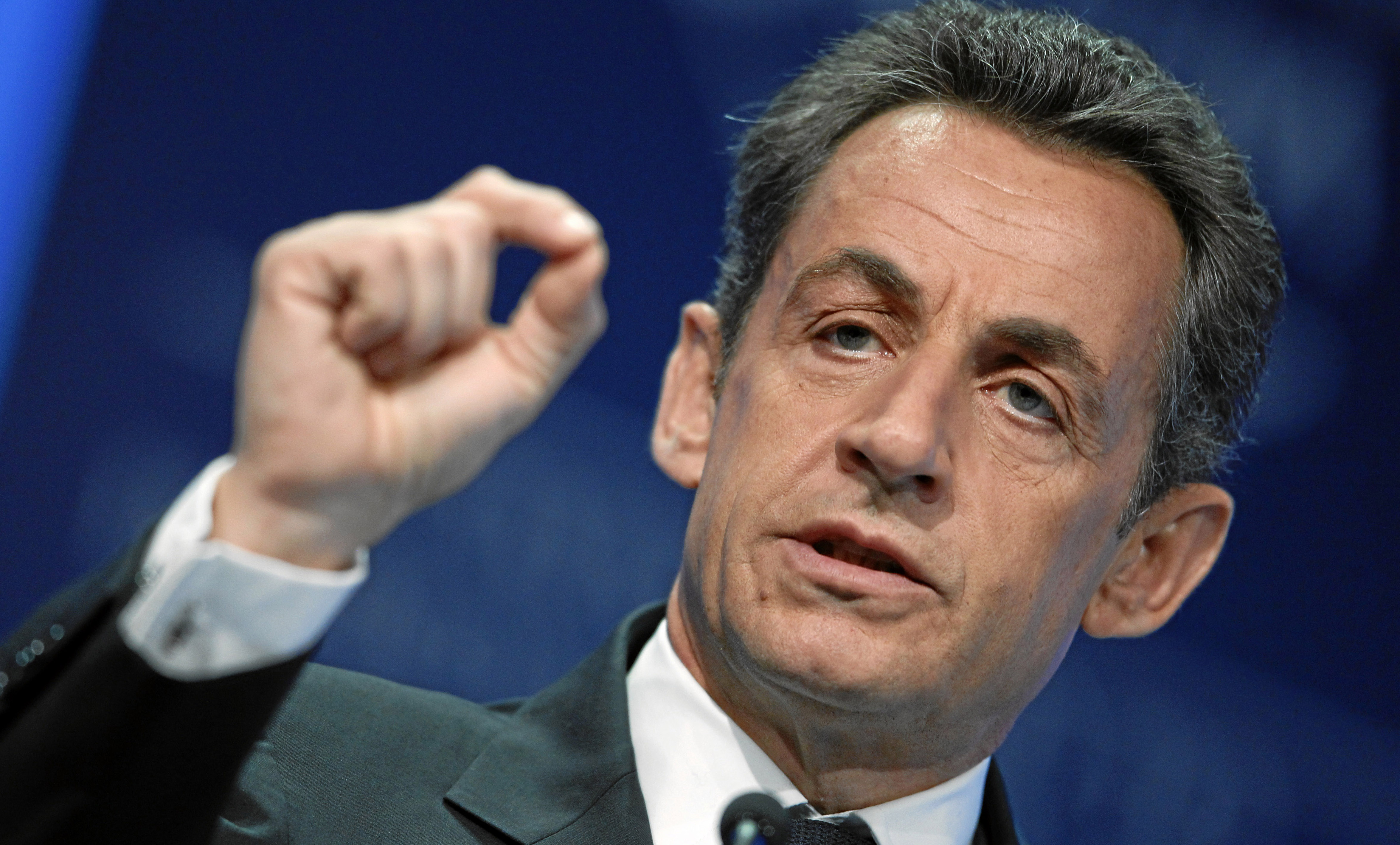 El ex presidente francés Sarkozy pidió tropas de tierra para «luchar contra el Estado Islámico»