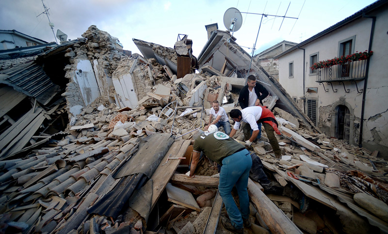 Crece el número de muertos por terremoto en Italia, ya son 247