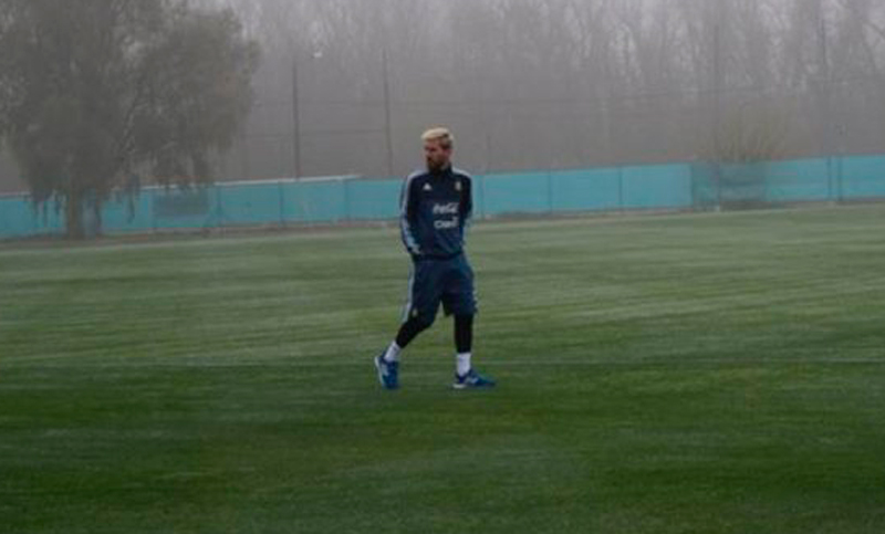 Messi llegó, se puso la celeste y blanca, entrenó y ¿juega ante Uruguay?