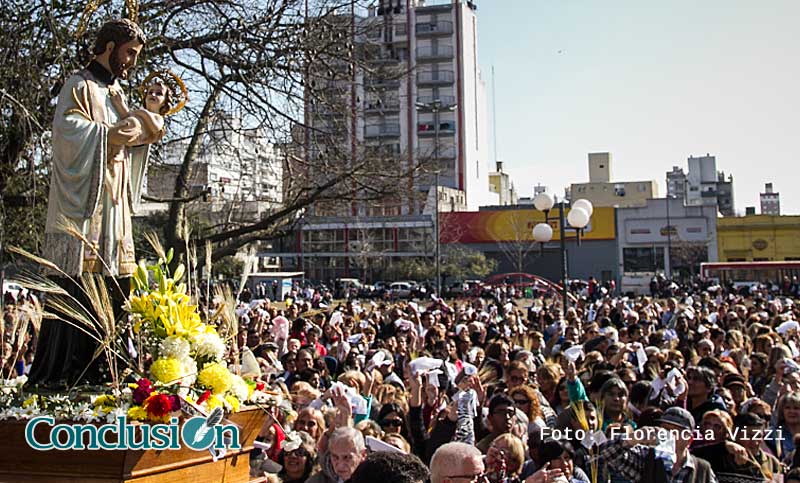 Una multitud de fieles en Rosario honró al patrono del trabajo