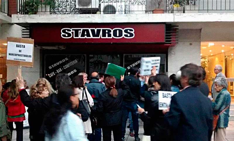 Clausuran bar en Recoleta por obligar a empleadas a prostituirse