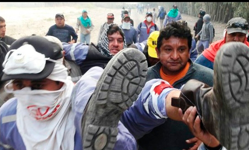 Reprimen a trabajadores en El Tabacal: hay 30 heridos
