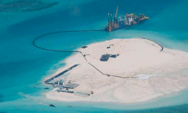 Manila acusa a Pekín de construir isla secreta en mar de China
