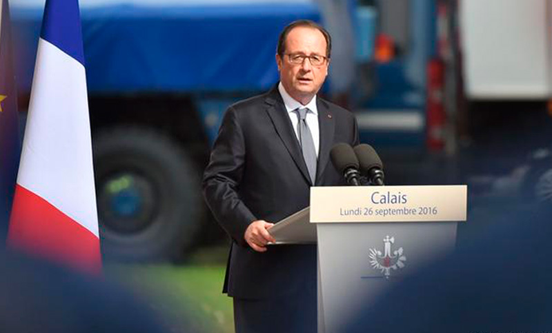 Hollande: el campamento de migrantes de Calais debe ser desmantelado