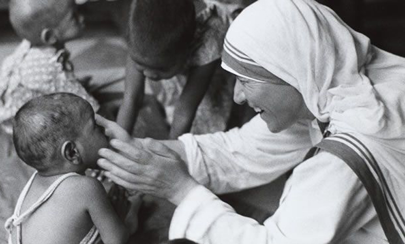 Amar hasta que duela: la historia de Santa Teresa de Calcuta