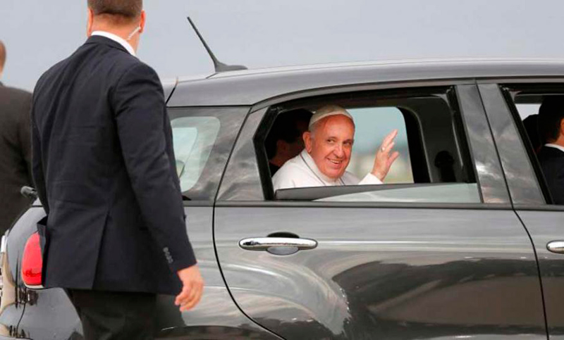 Subastan tres autos utilizados por el Papa en la Jornada Mundial de la Juventud