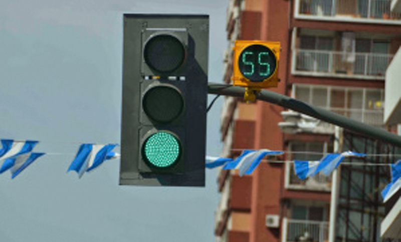 Promueven semáforos con cuenta regresiva en avenidas y bulevares