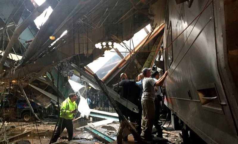 Descarriló y chocó tren en Nueva Jersey: hay tres muertos y más de 100 heridos