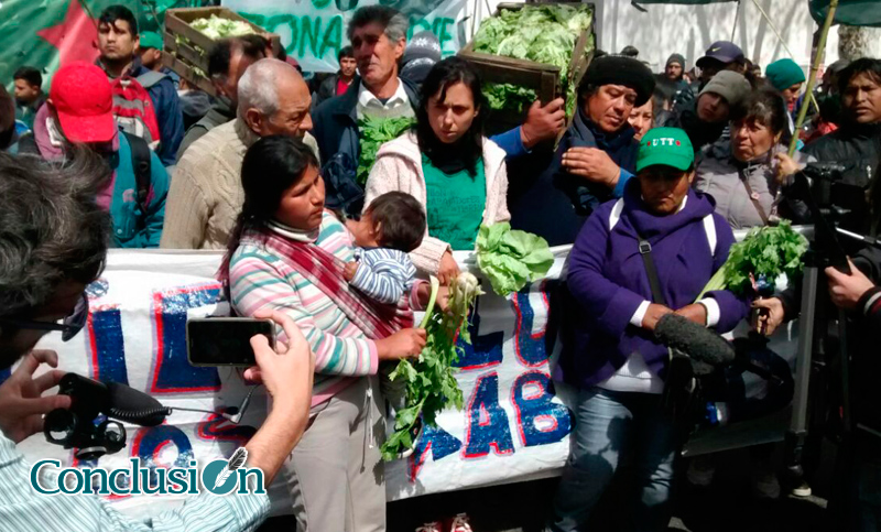 Más de mil personas participaron del «Verdurazo» en Plaza de Mayo