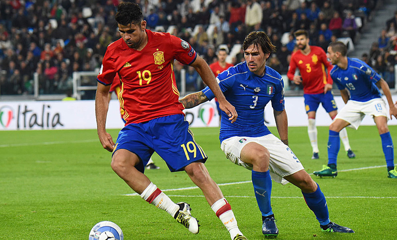 Eliminatorias europeas: Italia y España, no se sacaron ventajas
