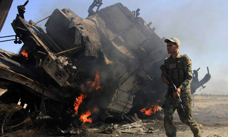 Cinco soldados y un policía mueren en bombardeo del ejército en Afganistán
