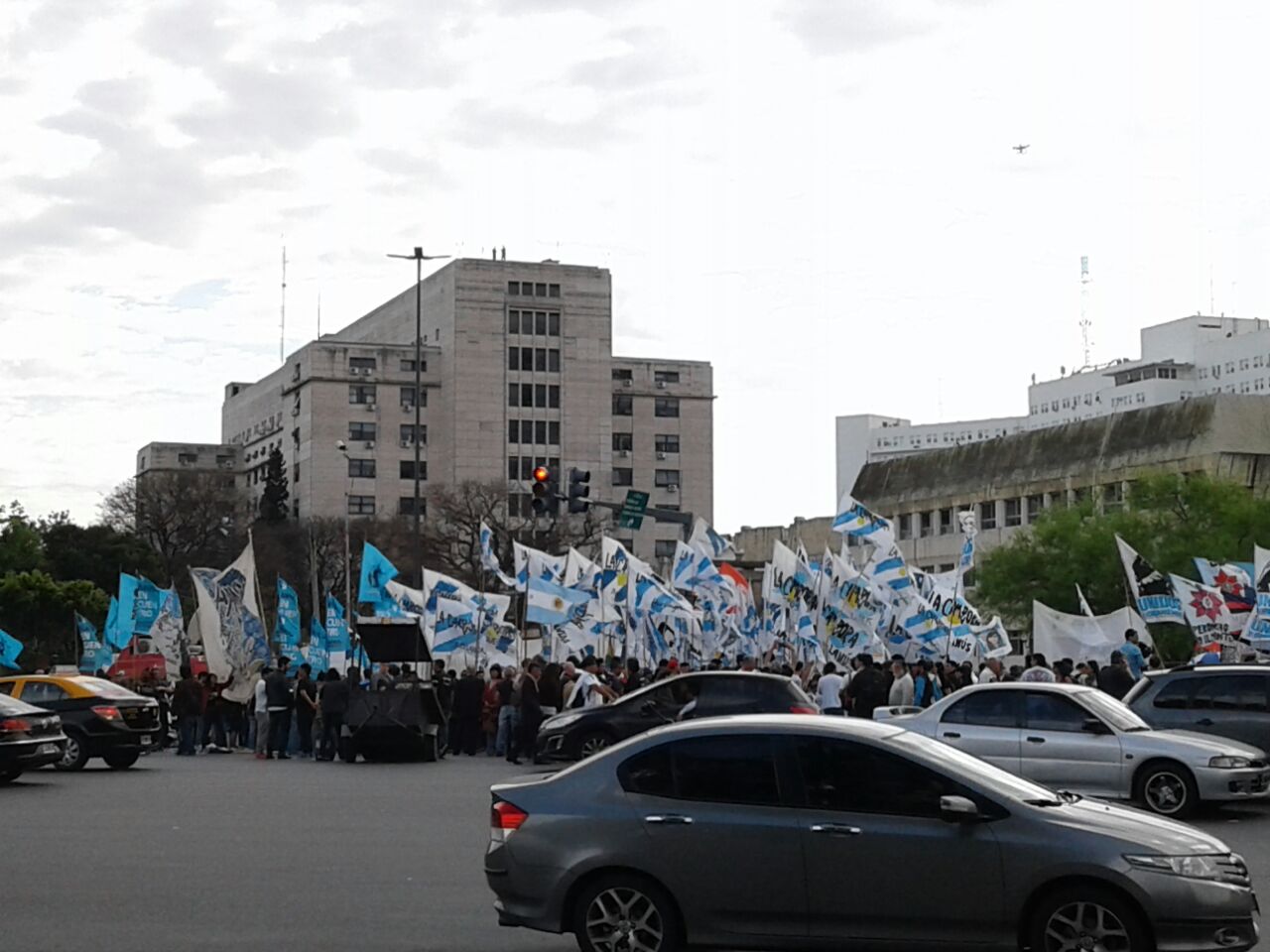 Bajo un fuerte operativo de seguridad, Cristina Kirchner ya declara en Tribunales