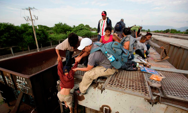 Cuatro migrantes murieron asfixiados y deshidratados en un camión que llevaba 60 a EEUU