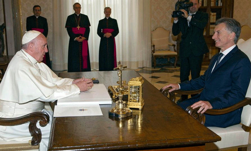 Macri partió rumbo a Roma donde tendrá una audiencia con Francisco