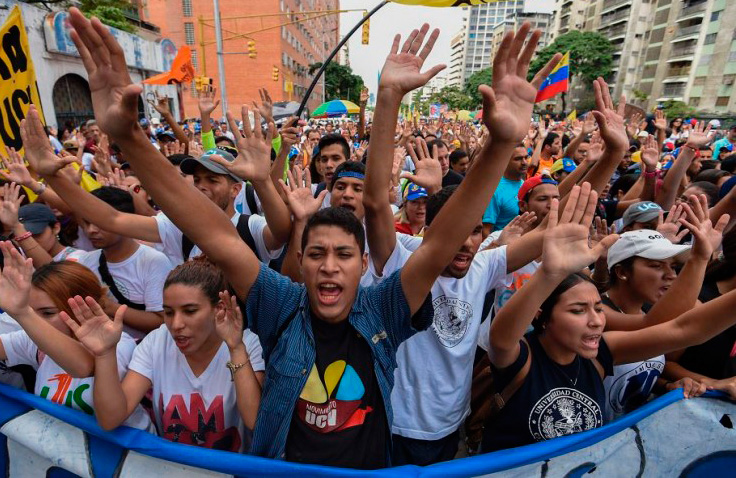 Oposición venezolana muestra su fuerza en la calle