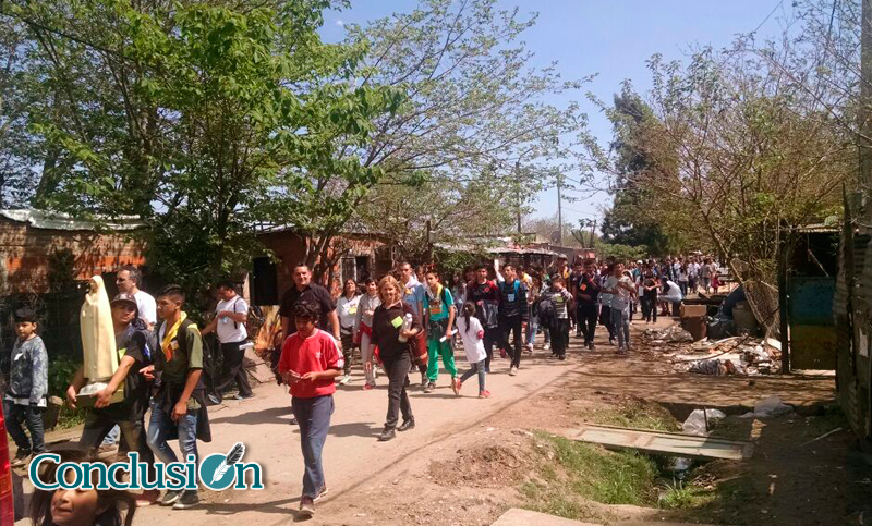 Más de cien personas acompañaron el «Gesto Misionero» en barrio Puente Negro