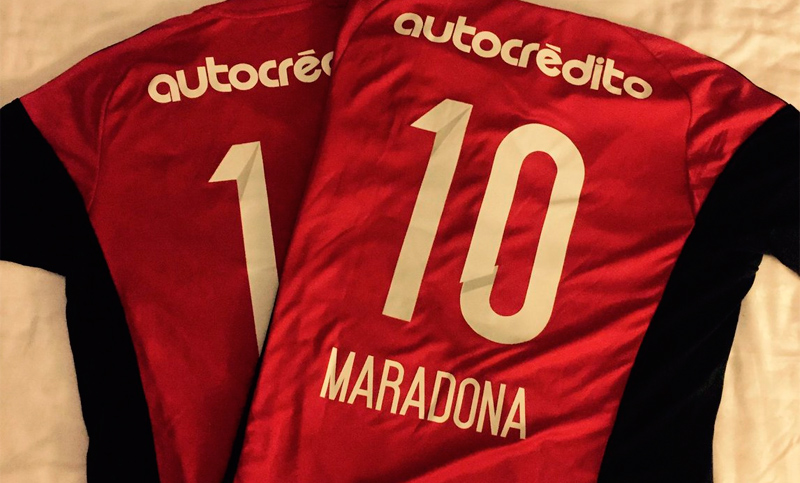El regalo de Maxi Rodríguez a Maradona y a otra estrella mundial