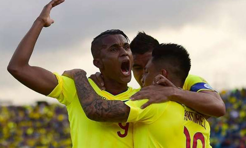 Ecuador goleó 3 a 0 al Chile de Pizzi y entró en zona de clasificación