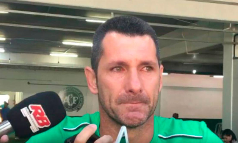 El arquero de Chapecoense que se quedó en Brasil anunció su retiro del fútbol