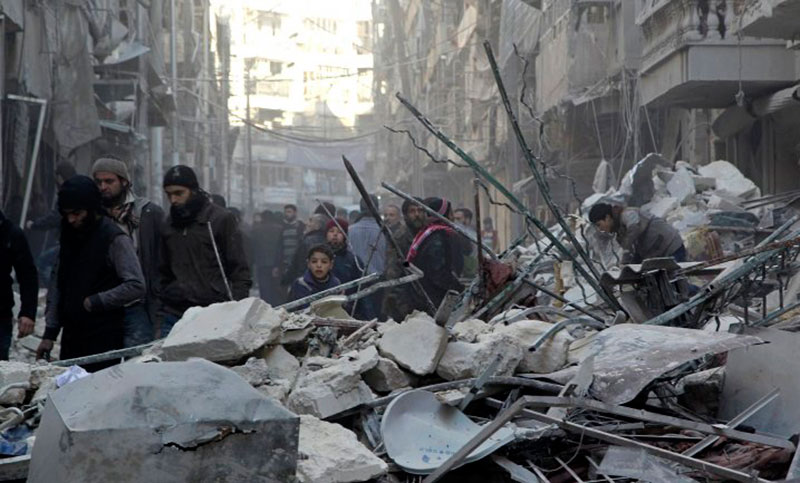 El régimen sirio intensifica su campaña de bombardeos contra Alepo